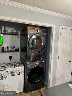 Interior, Utility Closets, Washer, Wood Texture Flooring