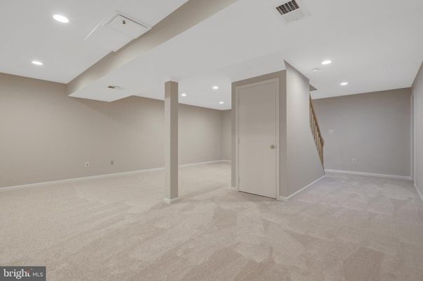 Empty room, Interior, Recessed Lighting