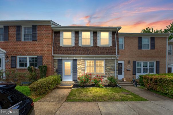 Exterior, Facade, Brick Facade, Rowhouse