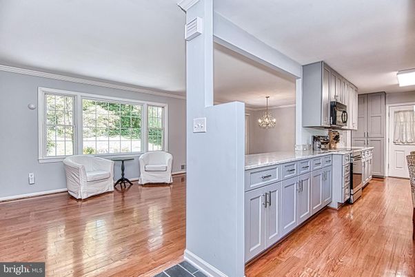 Chandelier, Interior, Kitchen, Wood Texture Flooring