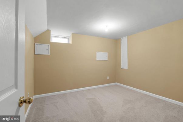 Empty room, Interior