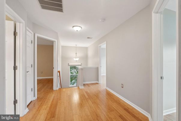 Interior, Pendant Lights, Wood Texture Flooring