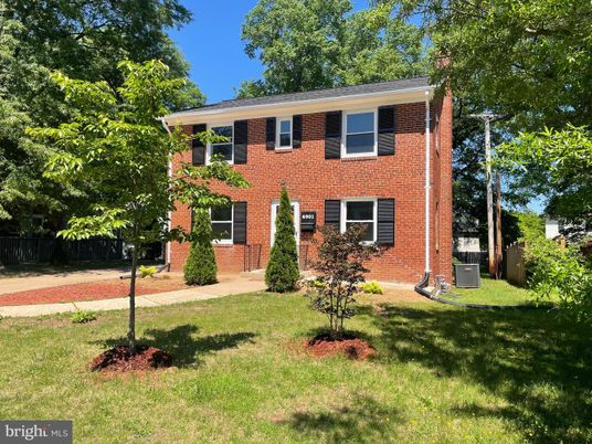 Exterior, Facade, Brick Facade, Georgian