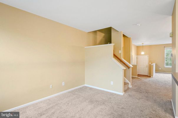 Empty room, Interior, Pendant Lights