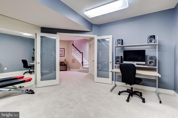 Home Office, Interior