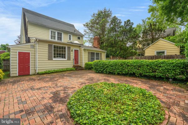 Exterior, Facade, Cape Cod