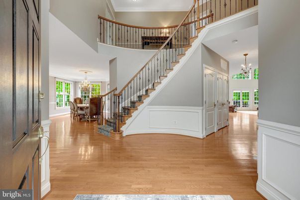 Chandelier, Dining room, Interior, Recessed Lighting, Wood Texture Flooring
