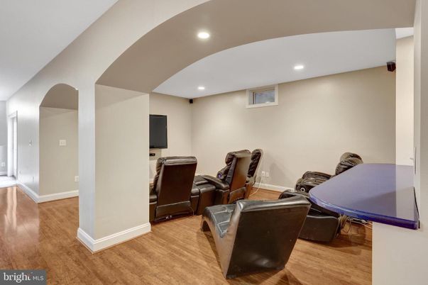 Interior, Recessed Lighting, Wood Texture Flooring