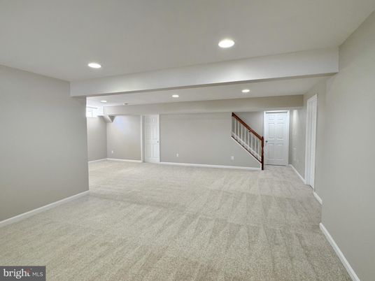 Empty room, Interior, Recessed Lighting