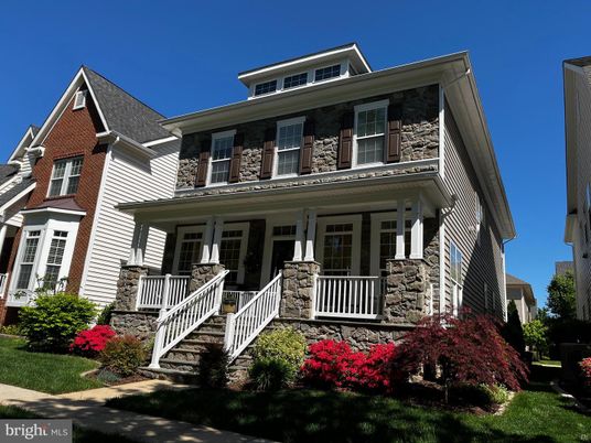 Exterior, Facade, American Foursquare