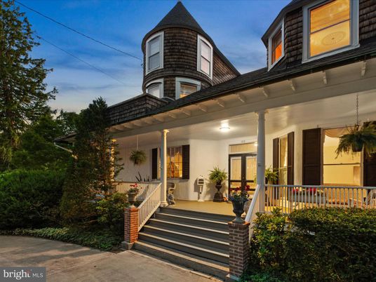 Exterior, Facade, Queen Anne Victorian