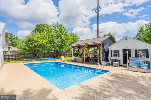 Exterior, Pool