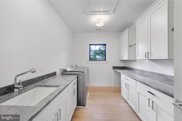 Interior, Washer, Wood Texture Flooring