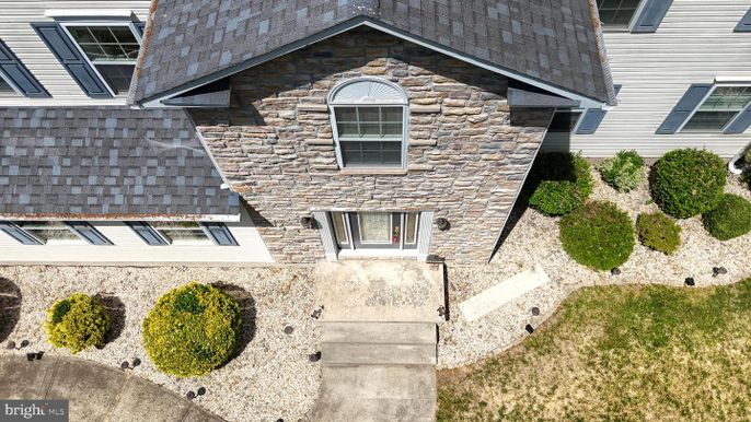 Exterior, Facade, None