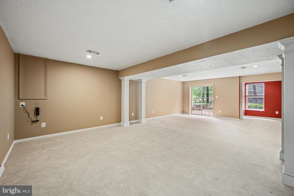 Empty room, Interior, Recessed Lighting