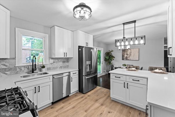 Dining room, Interior, Kitchen, Pendant Lights, Stainless Steel Appliances, Wood Texture Flooring