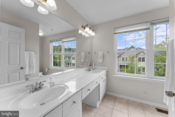 Bathroom, Dual Sink Vanities, Interior