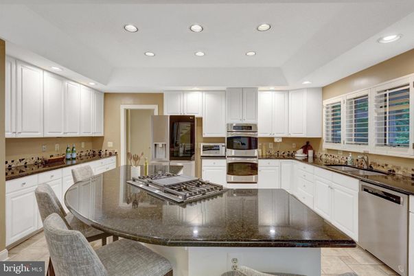 Dining room, Interior, Kitchen, Recessed Lighting, Stainless Steel Appliances
