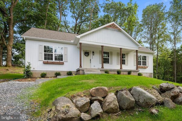 Exterior, Facade, Farmhouse