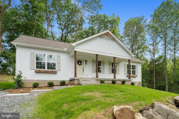 Exterior, Facade, Farmhouse