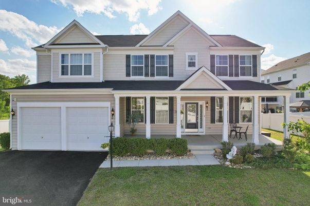 Attached, Exterior, Facade, Farmhouse