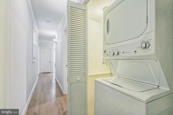 Interior, Utility Closets, Washer, Wood Texture Flooring