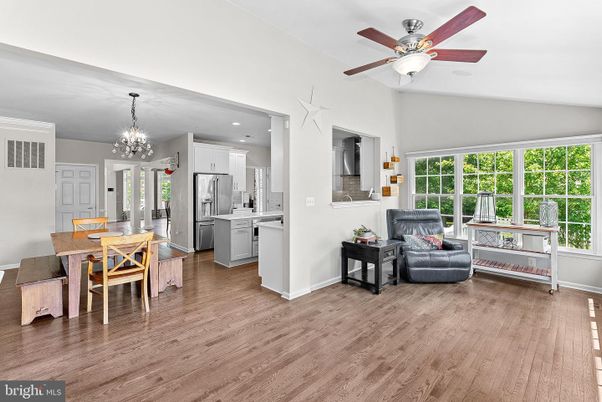 Chandelier, Dining room, Interior, Kitchen, Pendant Lights, Recessed Lighting, Wood Texture Flooring