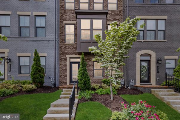 Exterior, Facade, Brick Facade, Rowhouse