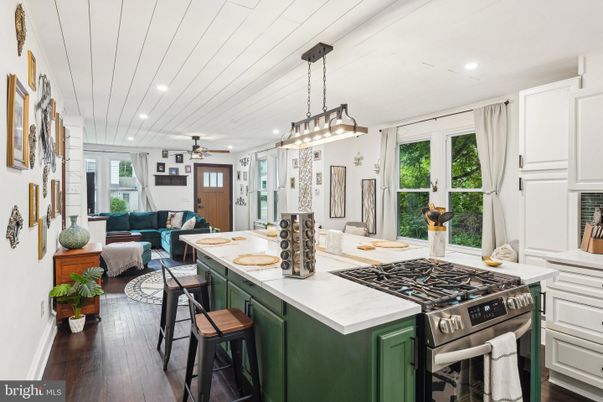 Interior, Kitchen, Living room, Pendant Lights, Recessed Lighting, Wood Texture Flooring