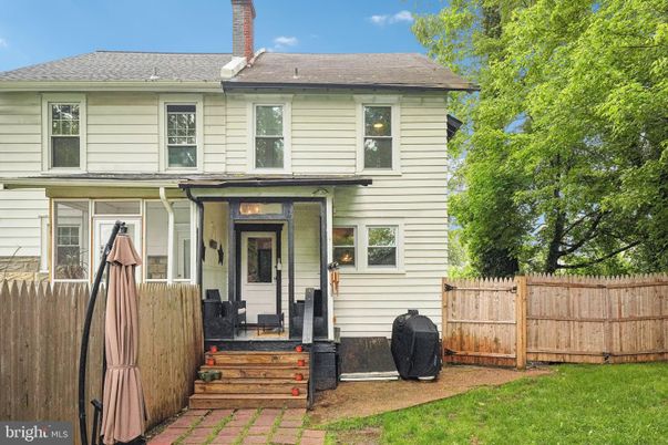 Exterior, Facade, American Foursquare