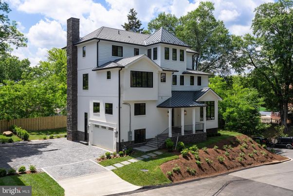 Attached, Exterior, Facade, Farmhouse