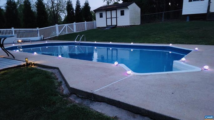 Exterior, Pool