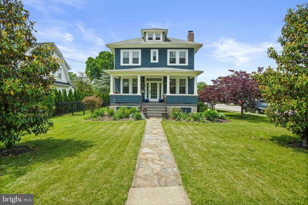 Exterior, Facade, American Foursquare