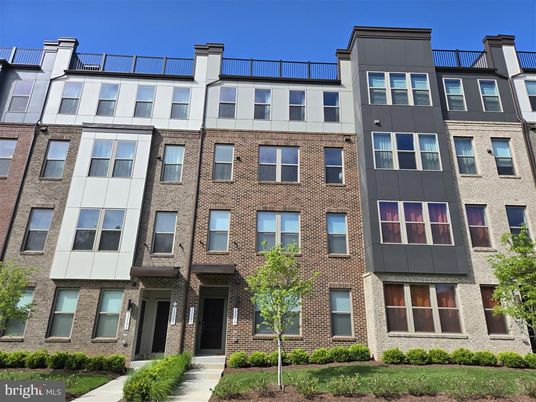 Exterior, Facade, Brick Facade, Rowhouse
