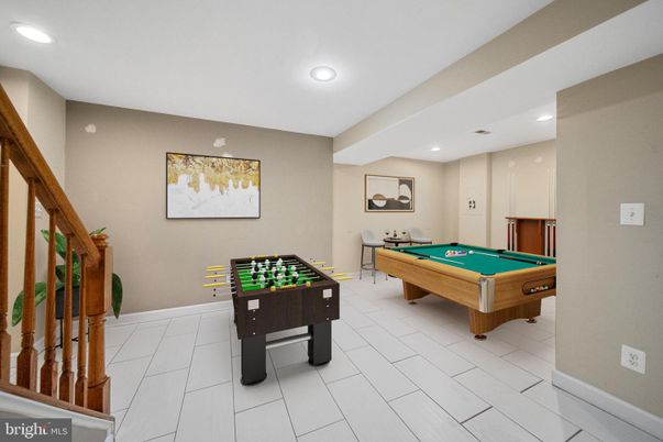 Billiard Table, Game Room, Interior, Recessed Lighting