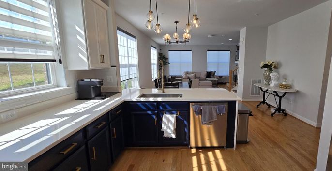 Chandelier, Interior, Kitchen, Living room, Pendant Lights, Recessed Lighting, Wood Texture Flooring
