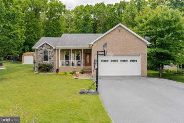 Attached, Exterior, Facade, Brick Facade, Ranch