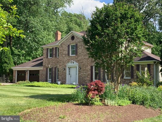Attached, Exterior, Facade, Brick Facade, Georgian