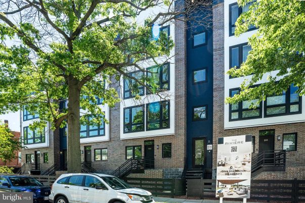 Exterior, Facade, Brick Facade, Rowhouse