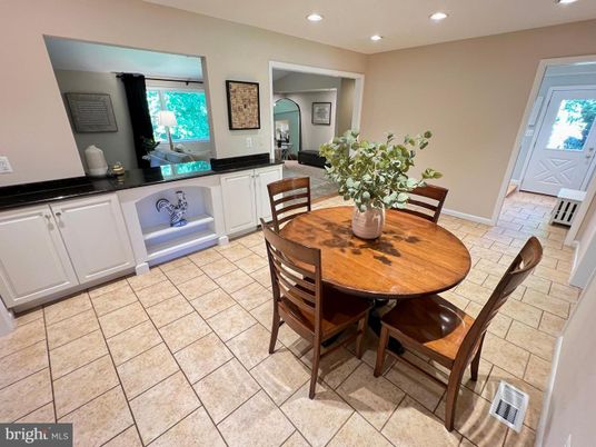 Dining room, Interior, Recessed Lighting