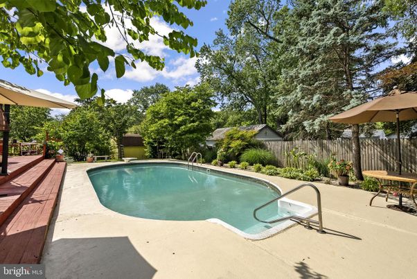 Exterior, Pool