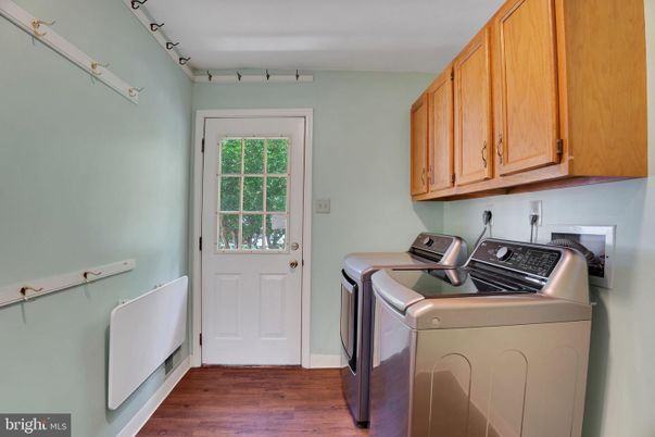 Interior, Washer, Wood Texture Flooring