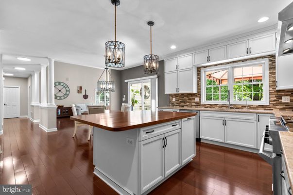 Dining room, Interior, Kitchen, Pendant Lights, Recessed Lighting, Wood Texture Flooring