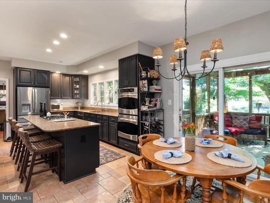 Dining room, Interior, Kitchen, Pendant Lights, Recessed Lighting, Stainless Steel Appliances