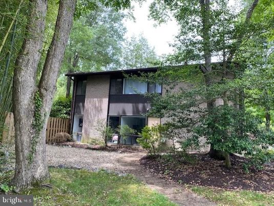 Backyard, Exterior, Facade, Modern