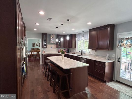 Interior, Kitchen, Pendant Lights, Recessed Lighting, Wood Texture Flooring