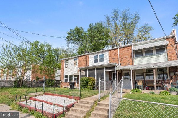 Exterior, Facade, Brick Facade, Rowhouse