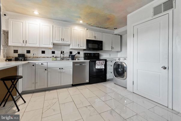 Interior, Kitchen, Marble, Recessed Lighting, Washer