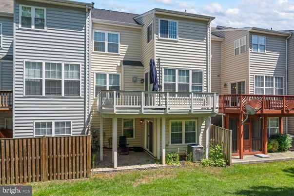 Exterior, Facade, Rowhouse