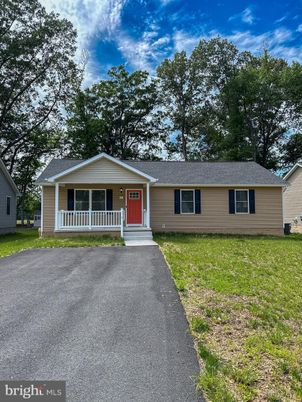 Backyard, Exterior, Facade, Ranch